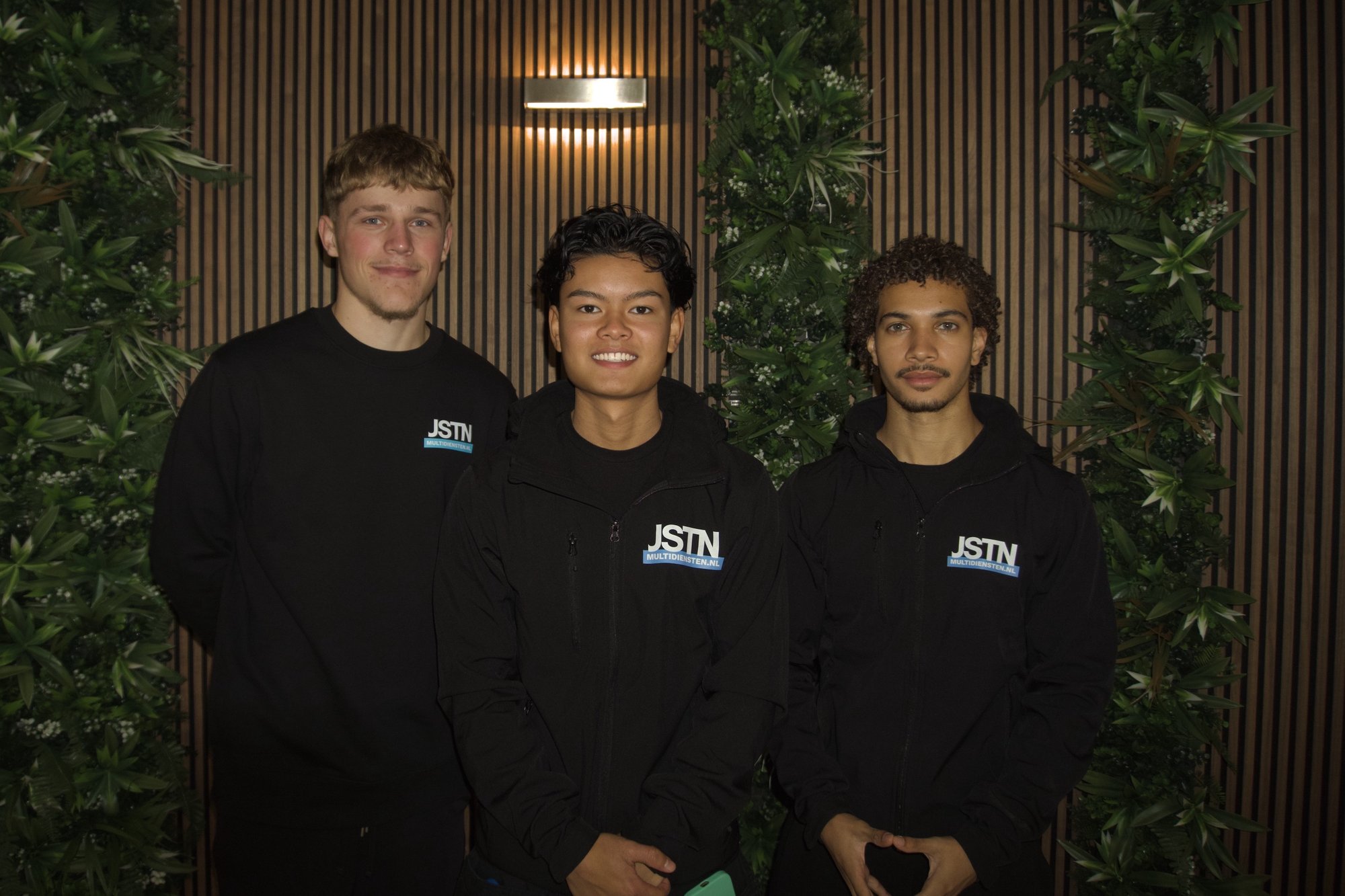 Justin en het team van JSTN Multidiensten in Groningen